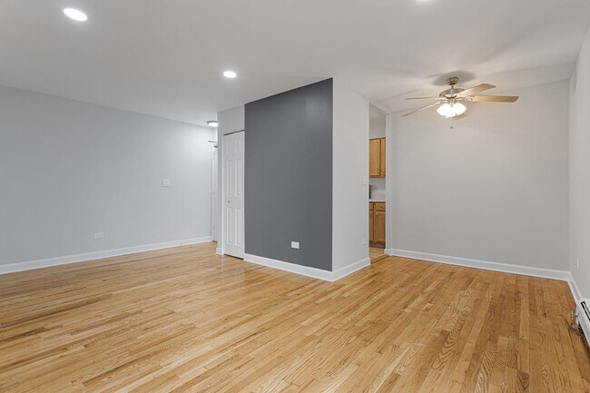 Photo - 6755 N Sheridan Rd