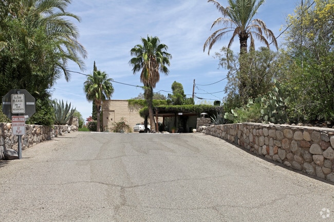 Photo - Catalina Foothills Lodge Apartments