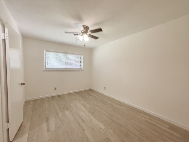 Photo - 7710 Romney Rd