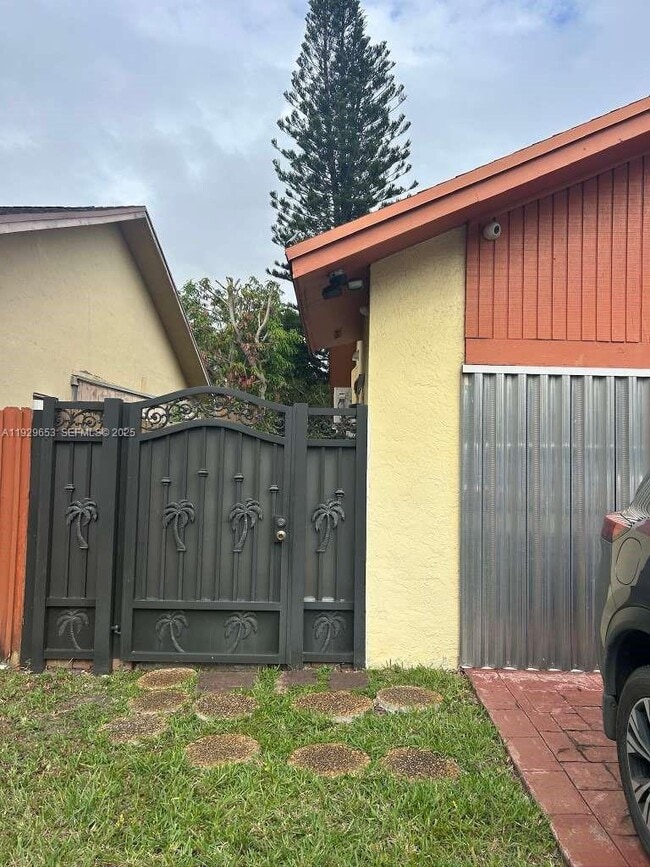 Building Photo - 12945 SW 116th St Unit 12945