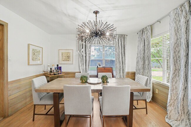 6267 Chevy Chase Dr
