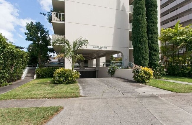 Building Photo - Conveniently located and secured 1-bedroom...
