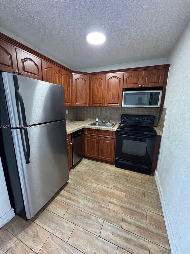 Photo - 444 SW 4th St Unit 402