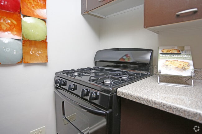 1 BR, 1 BA - kitchen