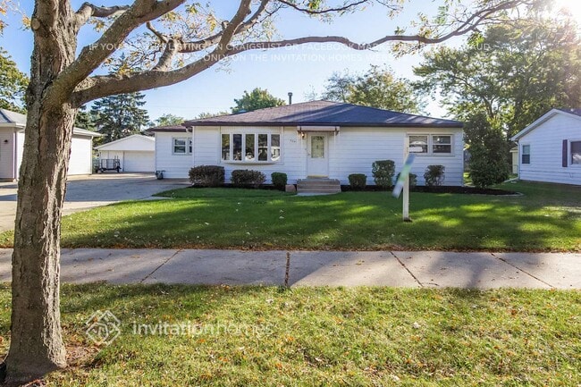 Building Photo - 8841 Merrimac Ave