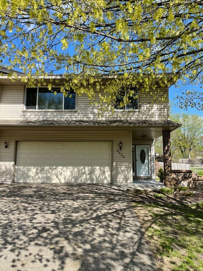 Photo - Beautiful, Updated 3Bed+Office/Den, 2Bath Twinhome in Plymouth- Available Now!