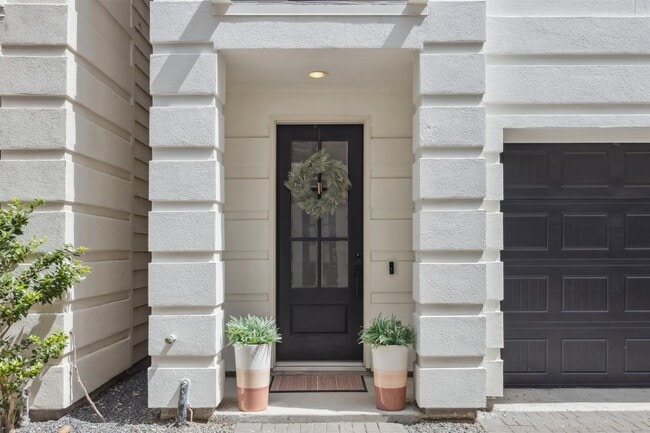 Photo - 5729 Larkin St