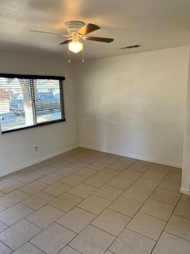 60 Locust St Apt B For Rent in Lemoore, CA