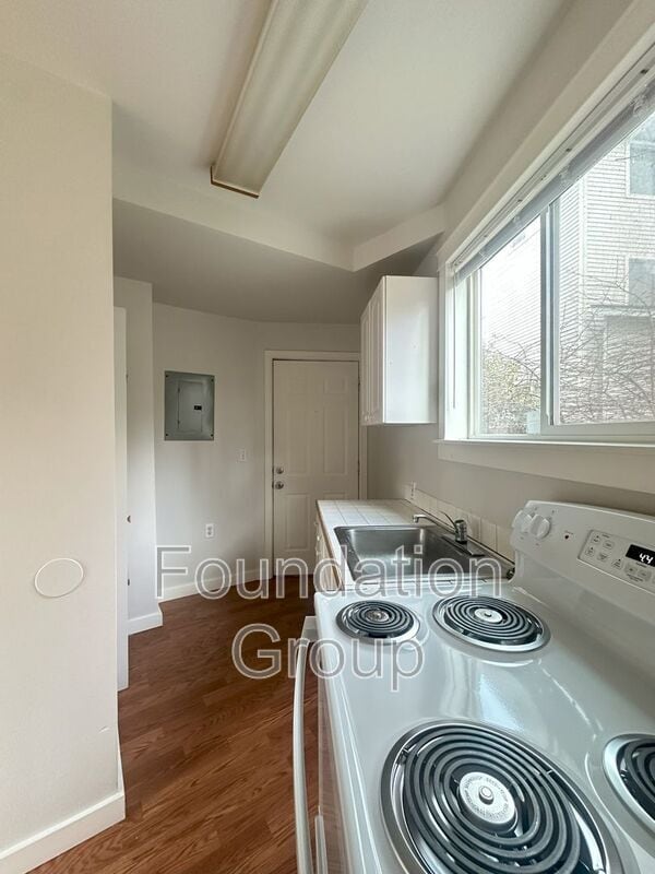 Photo - 842 Davis Pl S