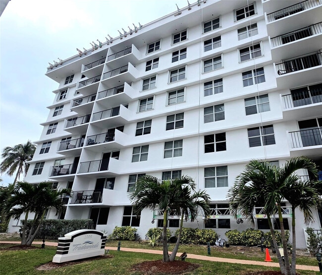 Building Photo - 1009 N Ocean Blvd Unit 411