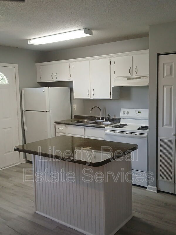 Photo - 131 Rolland St