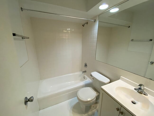 Photo - 736 W Buena Ave Unit 305