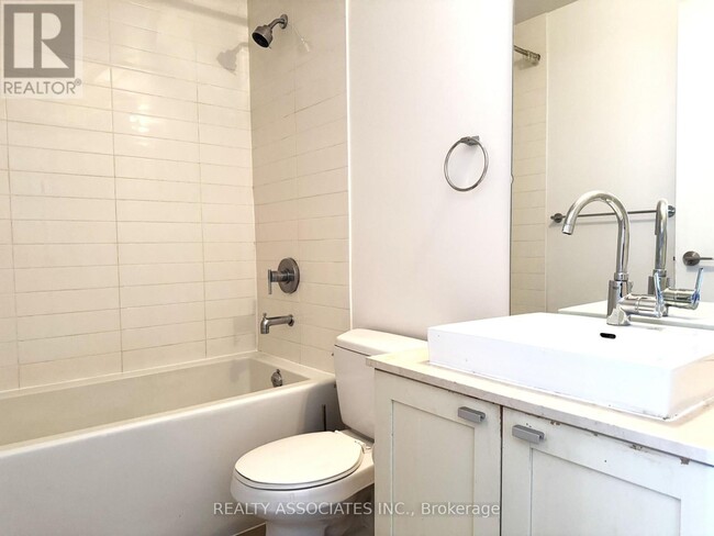 Photo - 105 The Queensway Unit 813