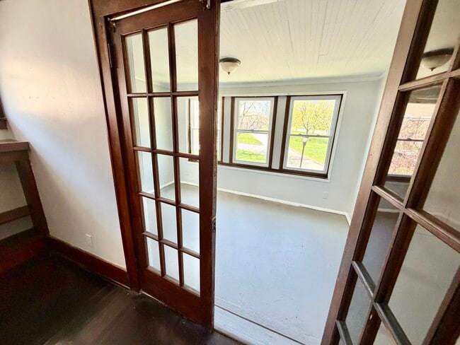 Sunroom - 142-144 Ohio St Unit #2