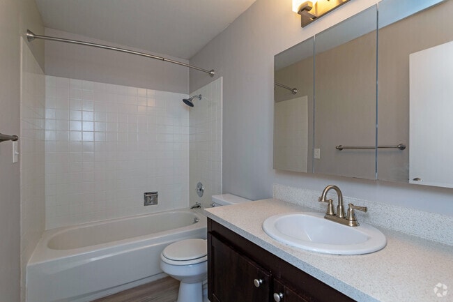 2BR, 2BA - 1,050SF