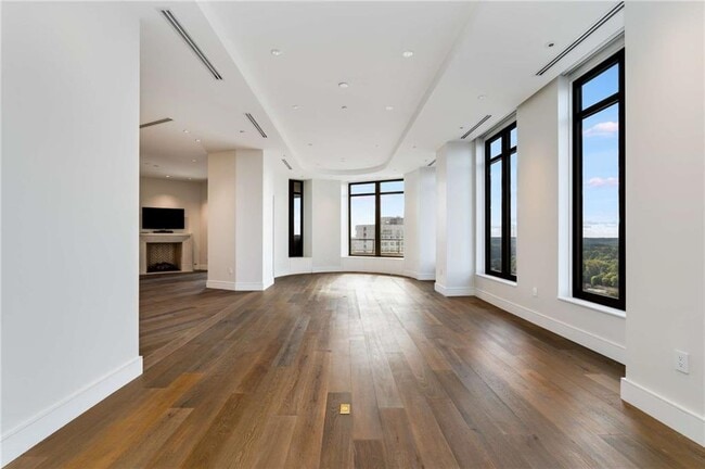 Photo - 3376 Peachtree Rd NE Unit 33B