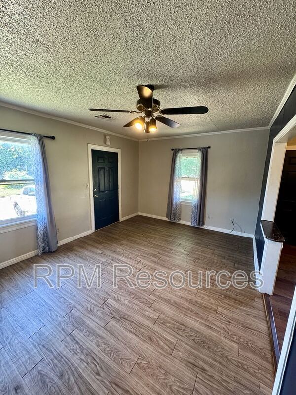 Photo - 2943 Pioneer Ave Unidad 2943