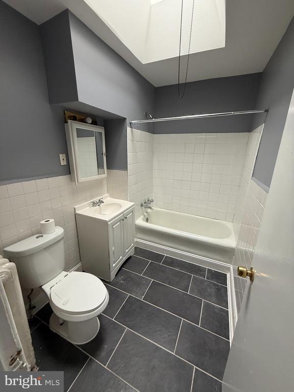 Photo - 2435 Milan St