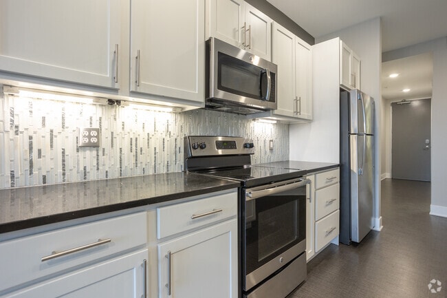 2BR, 2BA - 992SF - Kitchen