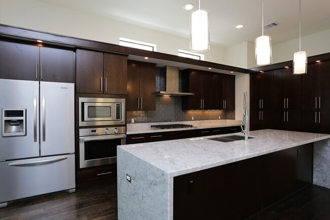 Photo - 5210 Rose St