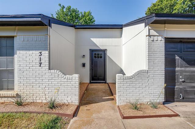 Photo - 317 NW Suzanne Terrace