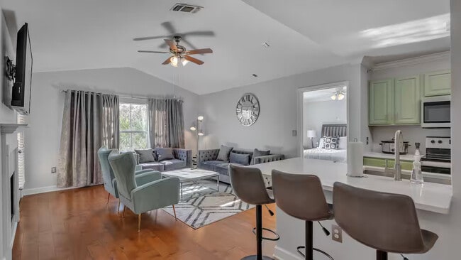 Building Photo - 18565 Bridle Club Dr