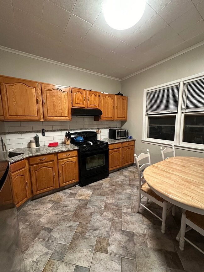 Photo - 152 W 9th St Unit 1