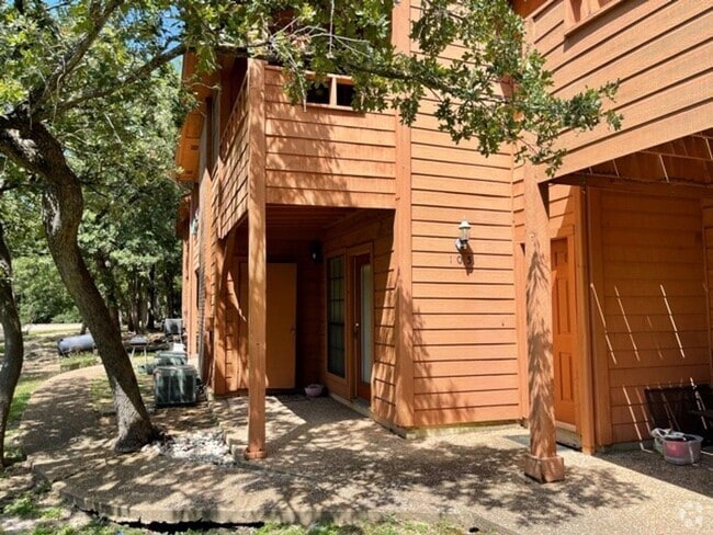 Building Photo - Spacious and bright 2 story condo!