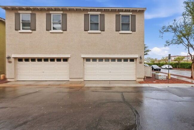 3613 E Edna Dr