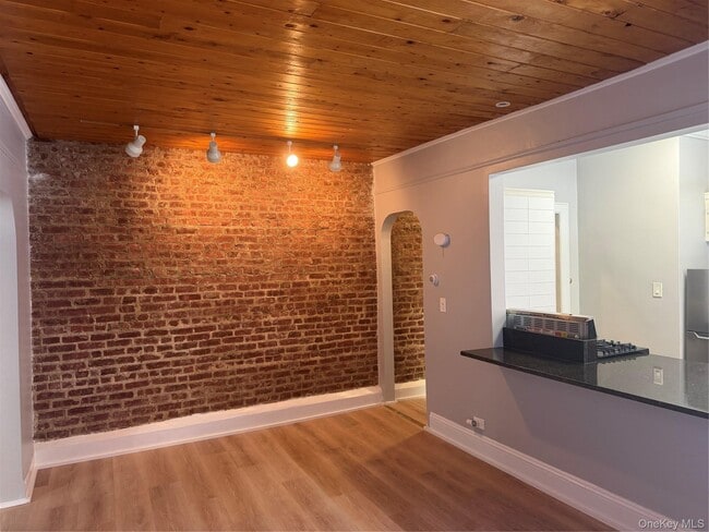 Building Photo - 572 Warburton Ave Unit 2E