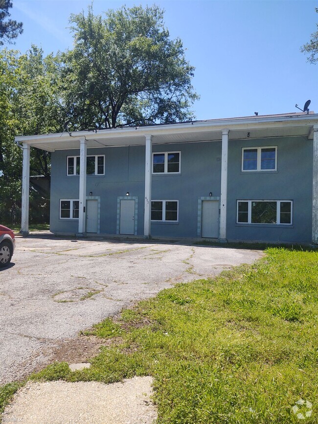 Building Photo - 3 br, 1 bath Triplex - 633 4th Street D Rental