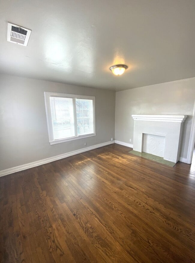 Photo - Upstairs 1 bed 1 bath in Linwood Place Addition