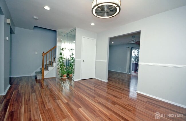 Photo - 4 White Oaks Dr