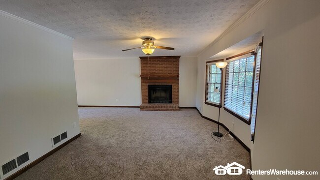 Photo - 2532 Mistletoe Ln SW