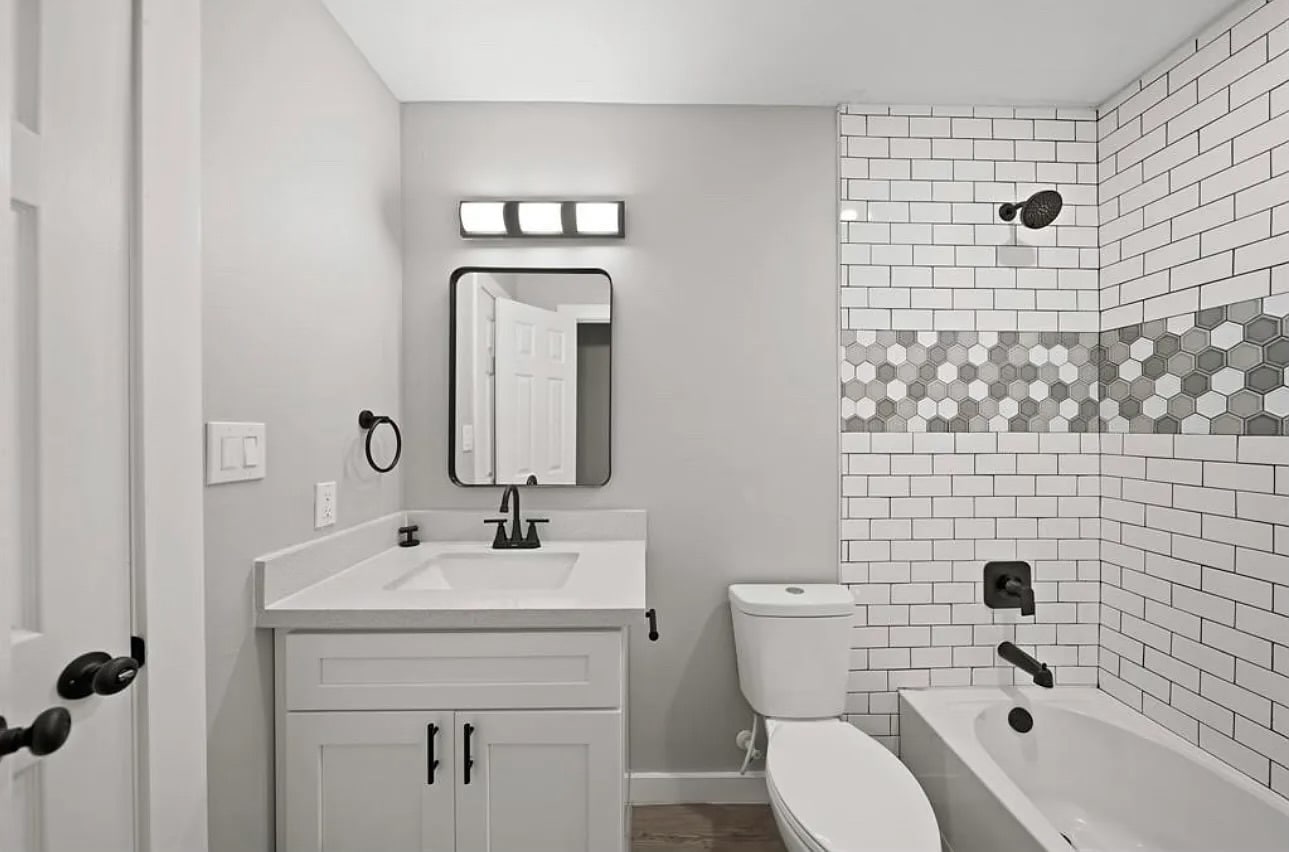 Photo - 7109 Avenue L