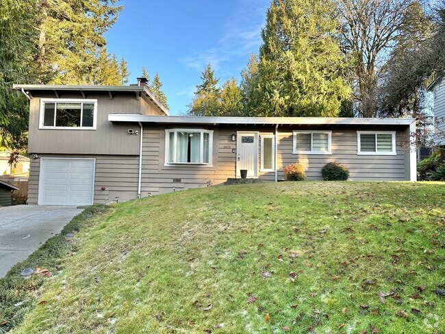 Building Photo - Beautiful Rambler in the desired Edmonds N... Rental