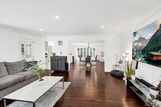 Building Photo - 270 Victory Blvd