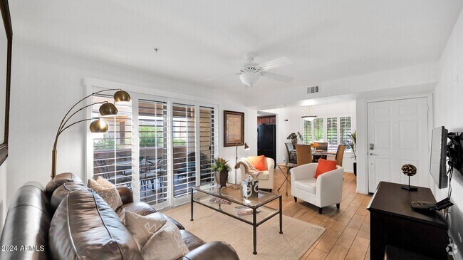 Building Photo - 9990 N Scottsdale Rd Rental