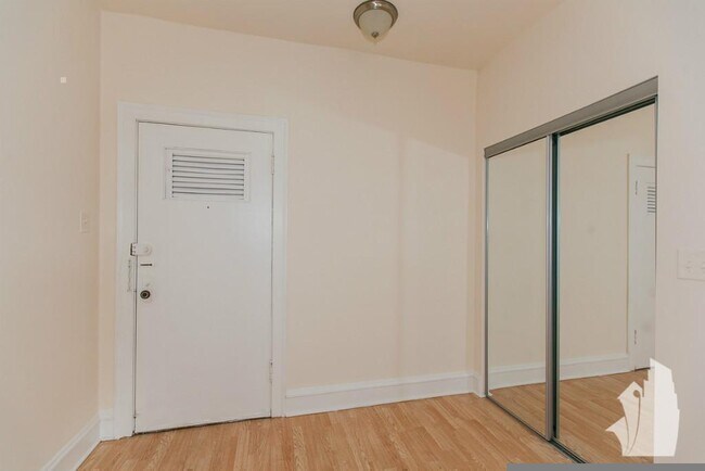 4851 N Damen Ave Unit 110