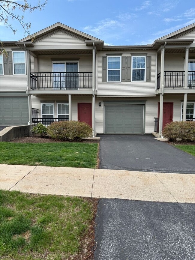 Building Photo - Beautiful Townhome in Homecoming Ridge with On-site Pool, Workout Facility and More