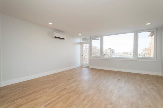 Building Photo - 336 Harvard St Unit G6