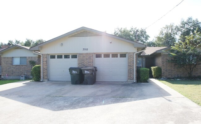 Building Photo - 3702 Rocky Hollow Trail Unit B
