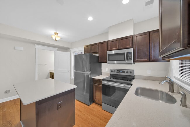 Photo - 676 E Ferry St