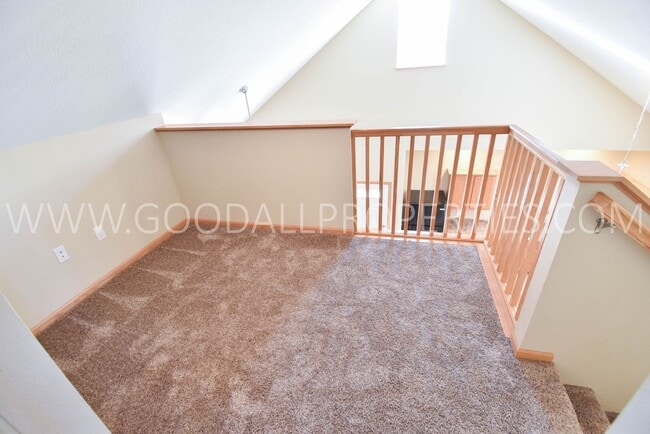 Photo - Spacious 3 Bedroom townhome with loft in Urbandale