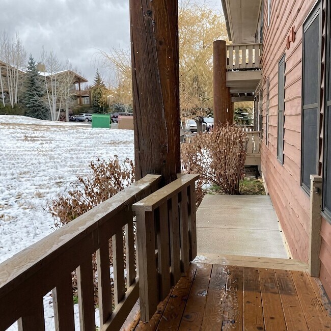 8350 Meadowview Ct Unit C11