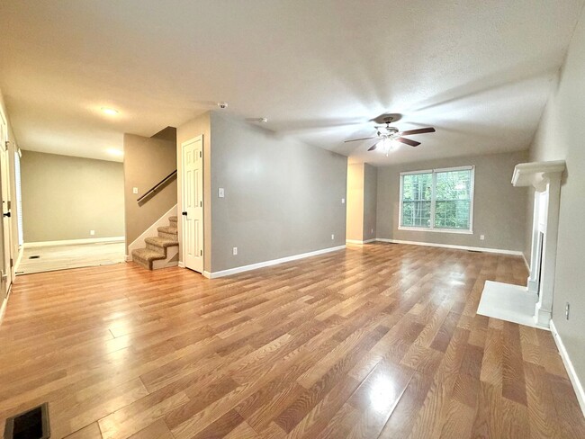 Photo - 1909 Needmore Rd