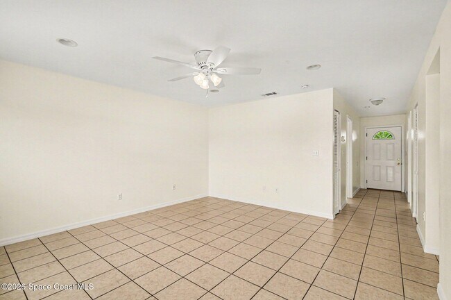 Photo - 255 W Towne Pl