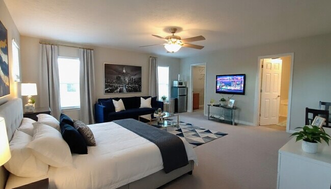 104 Coolmore Ct Unit Master Suite w Jacuzzi Tub