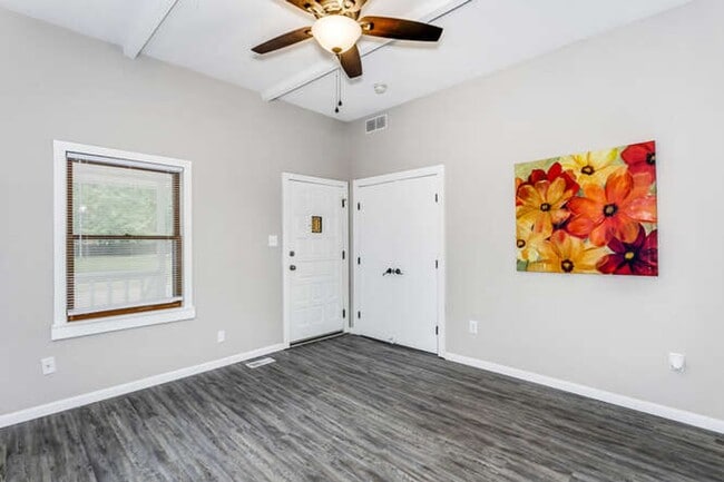 Photo - 3 Bedroom 2 bath home with garage in a prime location!