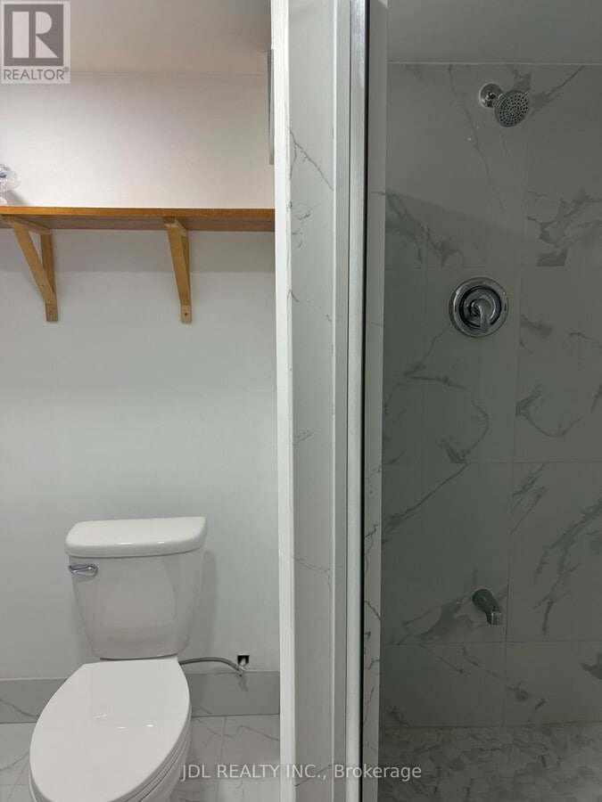 Photo - 110 Robin St St